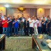 Peserta Rakor KONI Kuningan berfoto bersama usai kegiatan. Peserta Rakor KONI Kuningan berfoto bersama usai kegiatan.